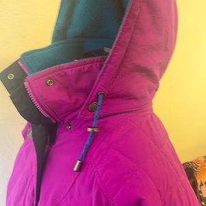 Purple/fuchsia vintage Columbia womens fleece lined rain/snow warm jacket